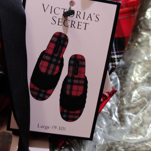 Slippers and dust bag - Picture 6 of 9